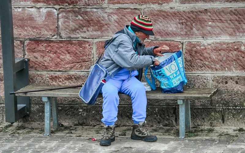 只有难过的时候才想起你的人，不是真朋友