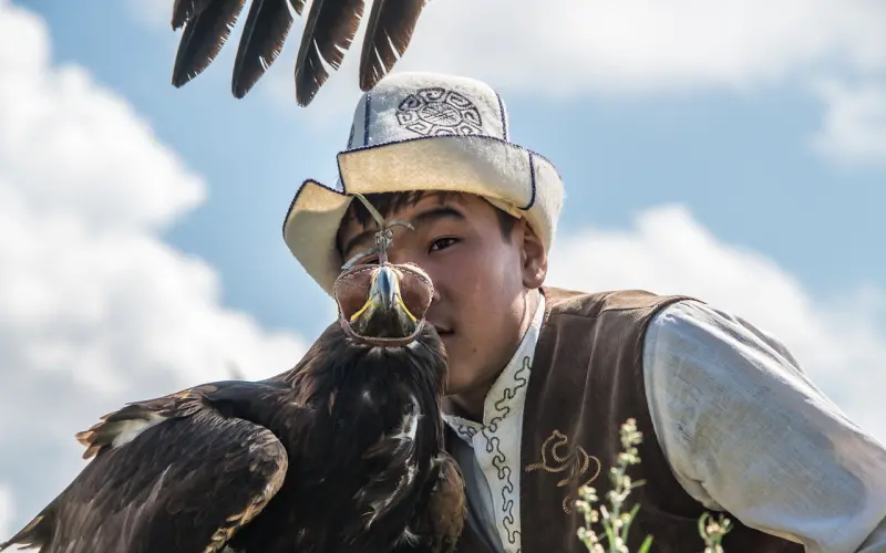 讲真，你能容忍自己的女儿和同辈男性交往吗？