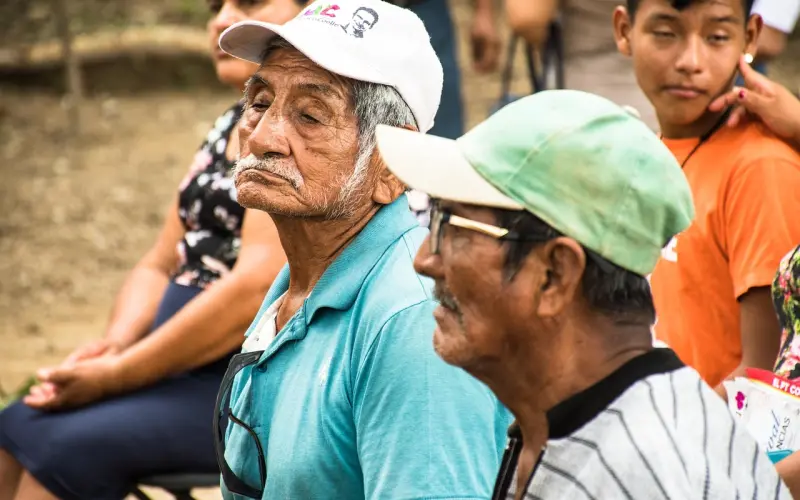 她有男朋友还老约我出去，我们到底算什么关系？
