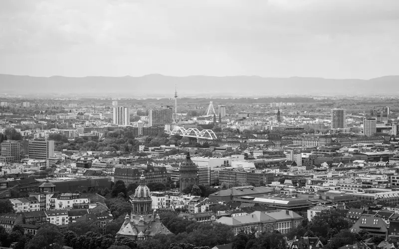 沈腾，最接近喜剧之王的男人： “我们都是小人物！”