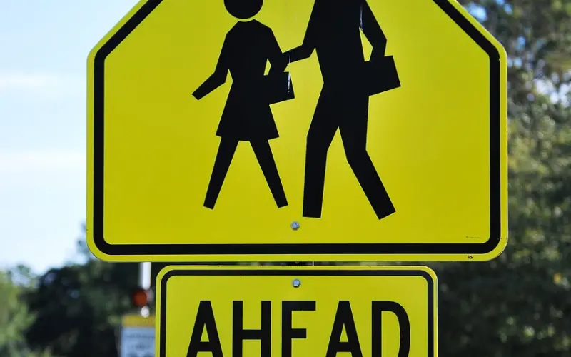 男人应该先脱单还是先脱贫？