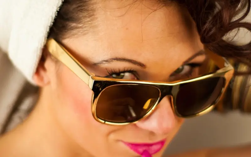 “那女的涂了口红，肯定不是正经人”