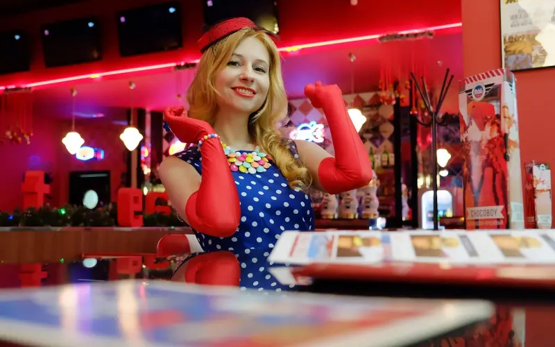 50岁网恋再婚，老两口签“婚内协议”：谁提离婚谁赔钱