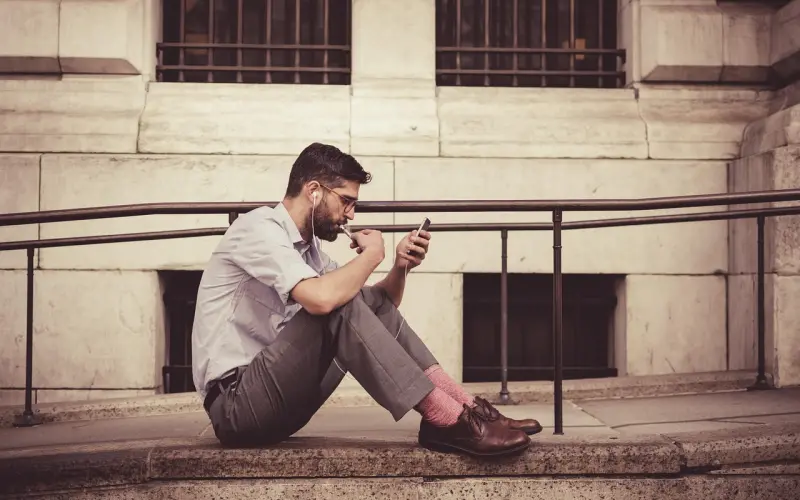 爱情的最大危机，是你开始偷翻男人手机