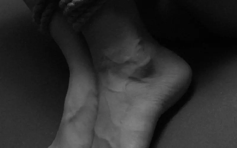 喜欢的女生刚谈了男朋友，我该怎么挖墙脚？