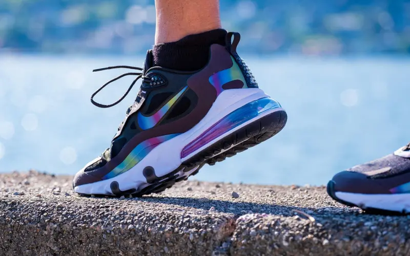 你最爱的姑娘在等你，而你却在浪费时间