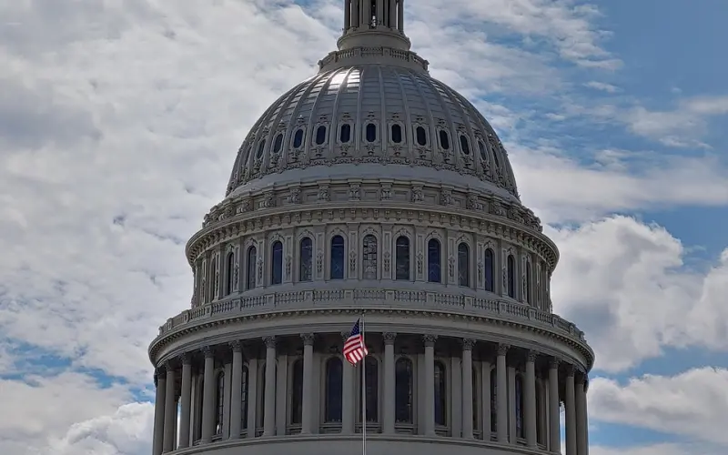 这三个表现，代表女人对你动情了，男人记得抓住就机会
