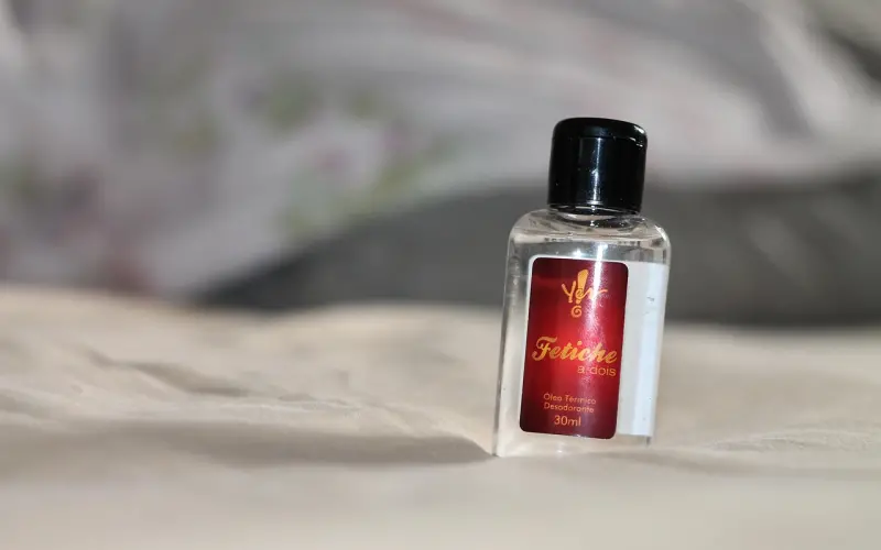 两个暧昧聊天技巧，让她爱你到无可救药