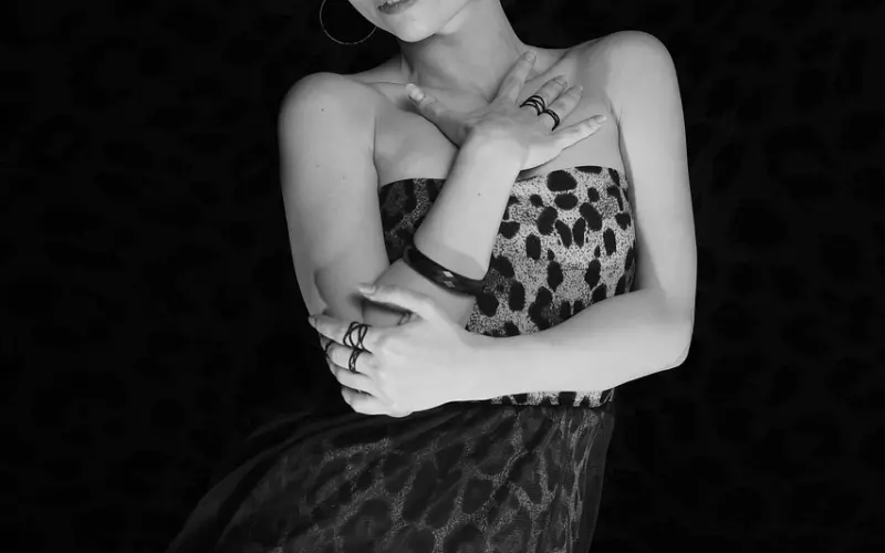 老公出轨时都有什么表现呢