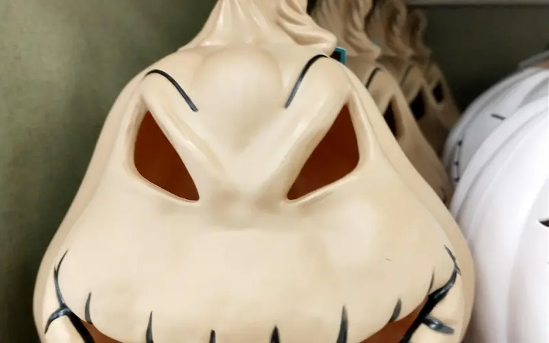 女生有男朋友还撩你，是几个意思？