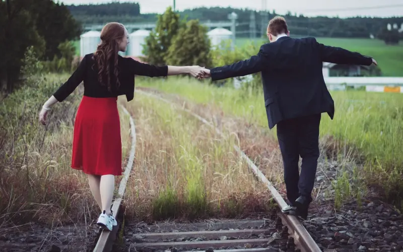 有一个不粘人的女朋友是什么样的？