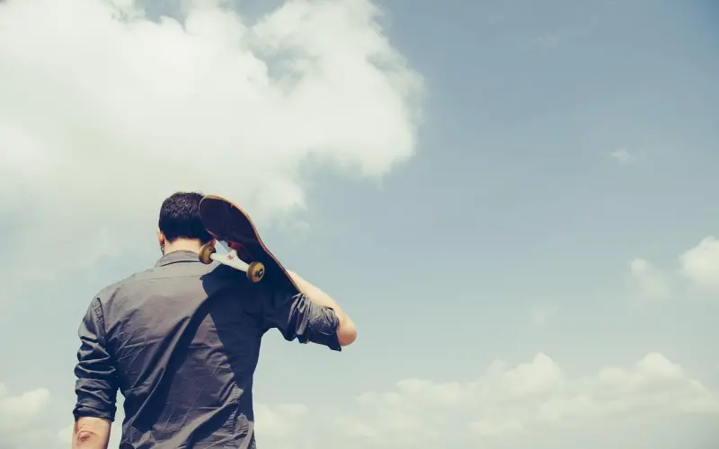 接吻时，男人的手暴露了什么秘密？