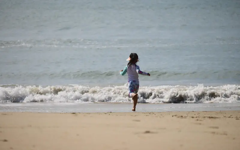 女人动情了，对你必有的这三个肢体语言