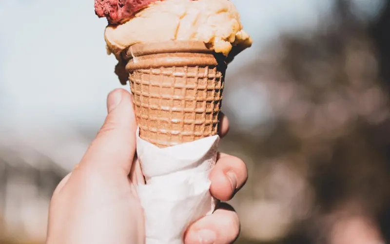 离婚时，男人说：离过婚的女人，你以为还有谁要！