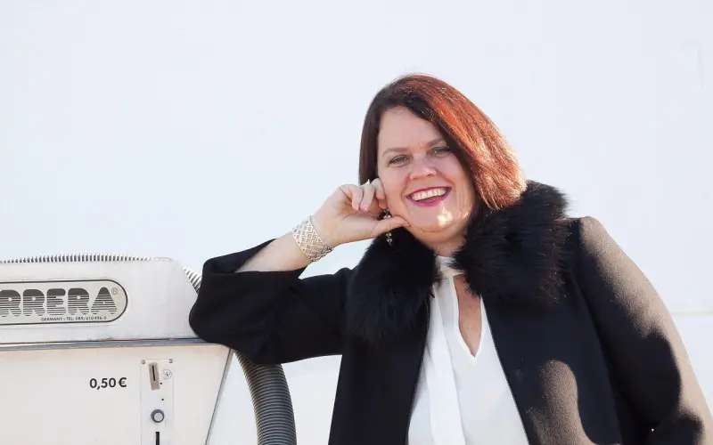 夫妻异地分居，中年女人用什么方式“发泄”？3个过来人说了实话