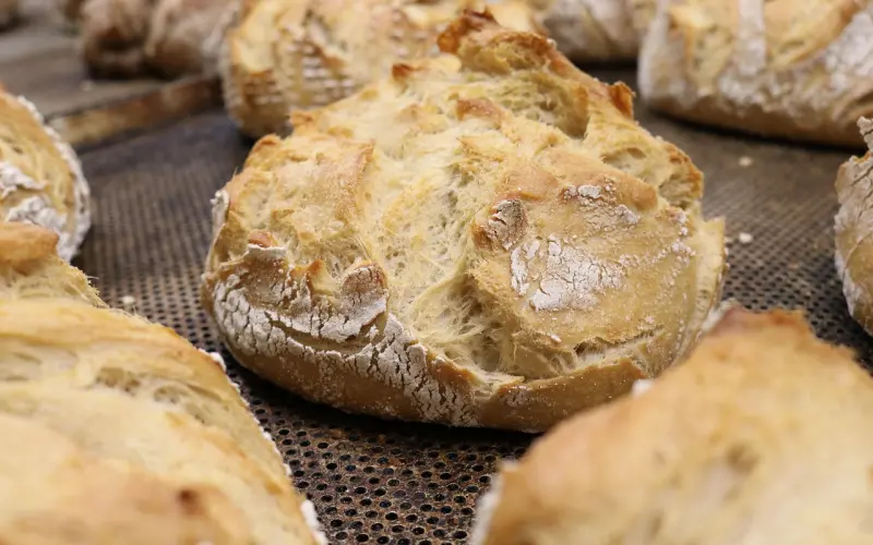 公交睡一路 妻子伸手当枕头，心疼丈夫是“秀恩爱”的最高境界