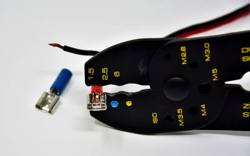 为什么女生总爱说：“你压着我头发了？”