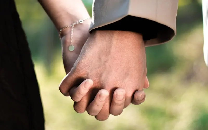 挽回女友：保持神秘感，让她主动靠近你