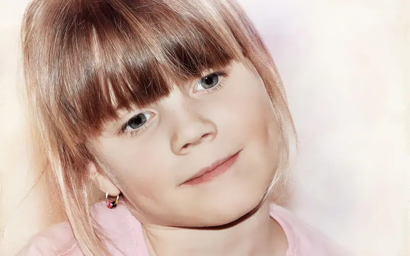 你假装幸福的样子，看起来很心疼！