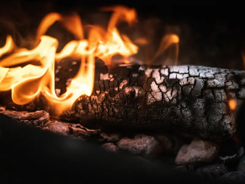 10句最近超火的网易云热评：他就在你眼前，你也说不出那句喜欢你