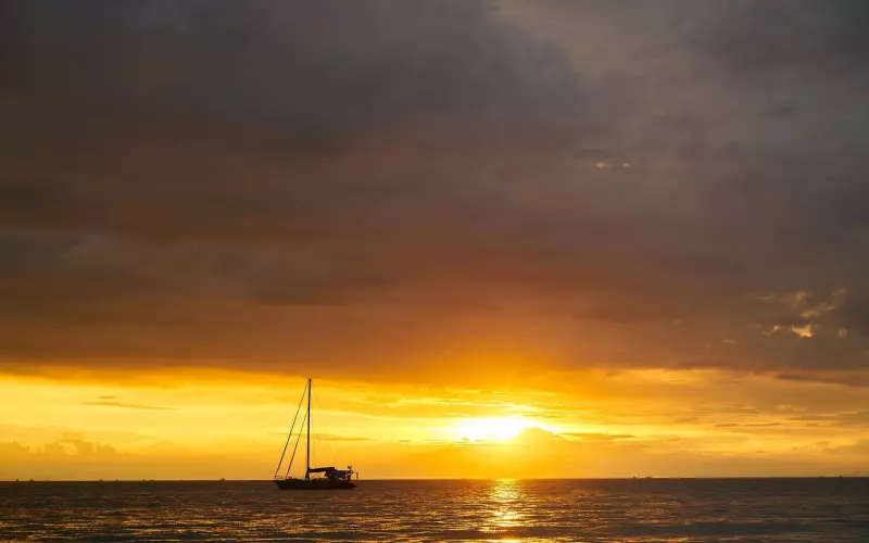 14句网易云音乐热评：我们都要去变得更好，不要总是回头！