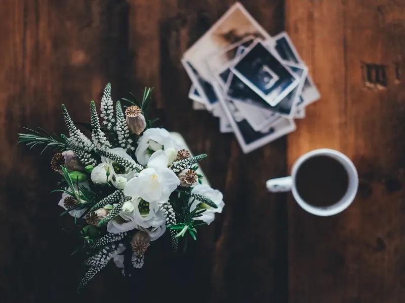 女人出去偷吃，藏不住的3个表现，男人不要傻傻不清楚