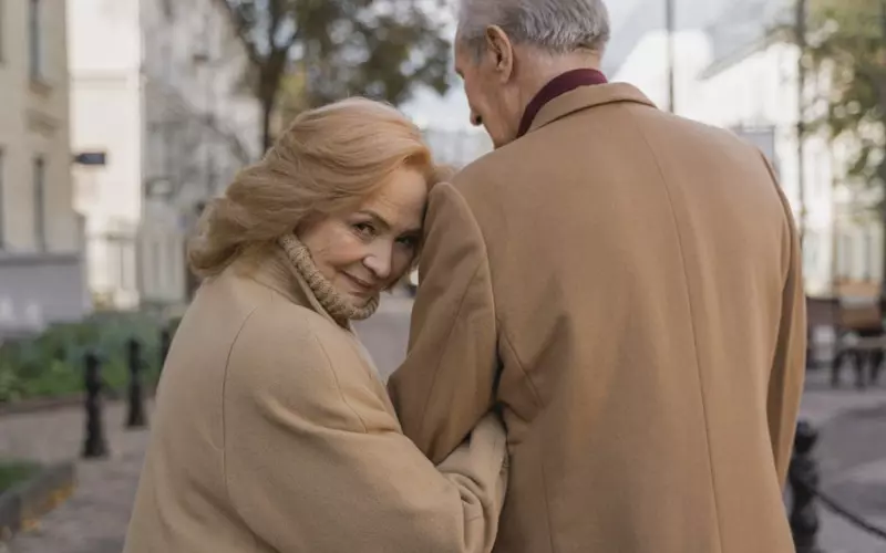 36岁女性深陷网恋(36岁已婚妇女陷入网恋)