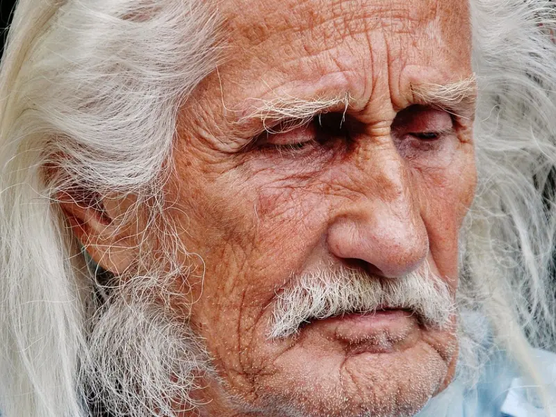 男人情到深处才有的4种幼稚的表现，遇到就从了吧