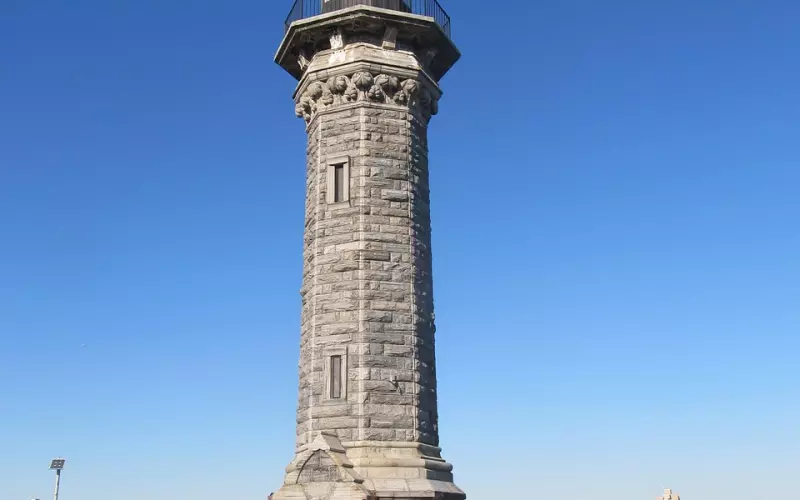 令男人“情不自禁”吻你的4个接吻技巧