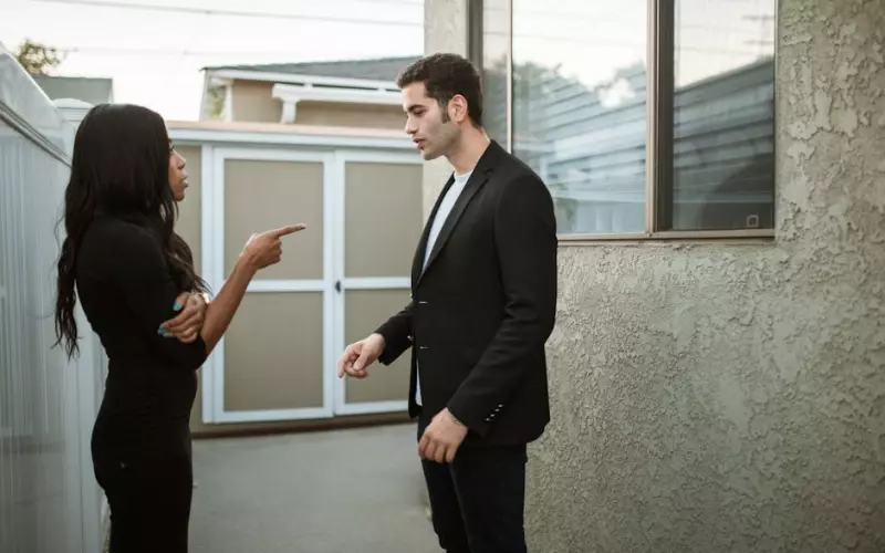 分手后，男人对女人彻底死心的4个表现!