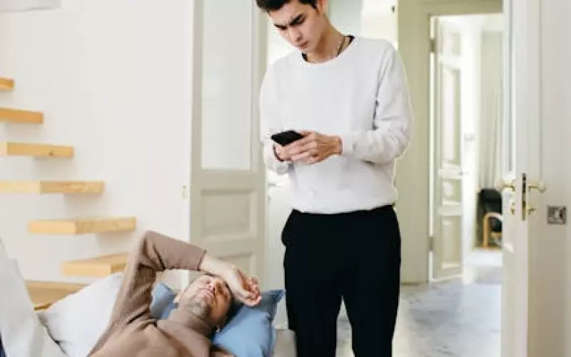 5种反常表现暗示男人出轨(男人出轨的表现与征兆)