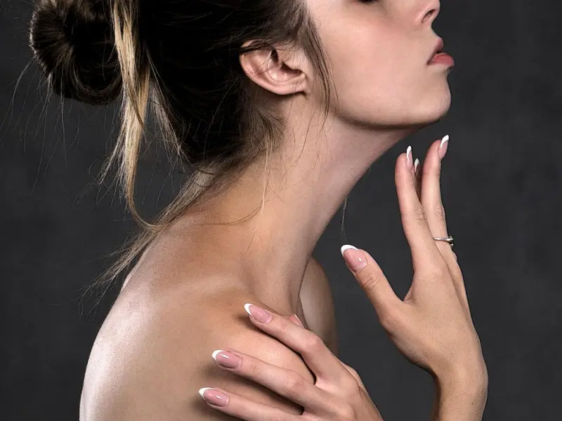 女人身体的5个小动作，让他一看就动情