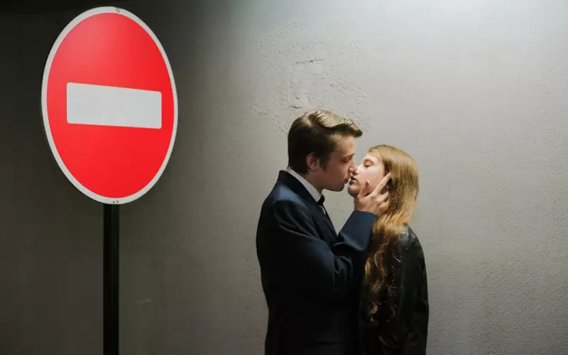 男人出轨的7种表现(男人出轨一定会有这五种表现)