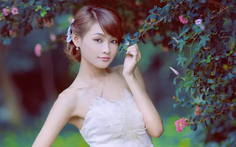 23岁美女网恋两年零彩礼结婚，婚后负债累累频借贷：爱情是奢侈品