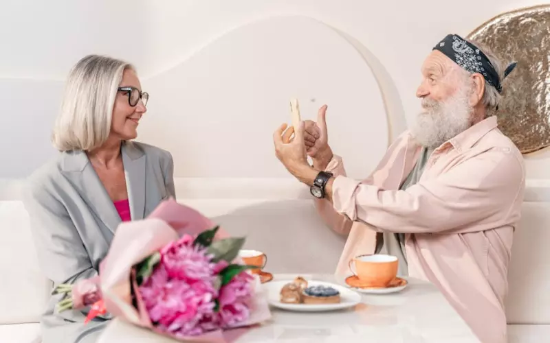 浙江28岁男子网恋2个月(20岁男子网恋奔现78岁女子)