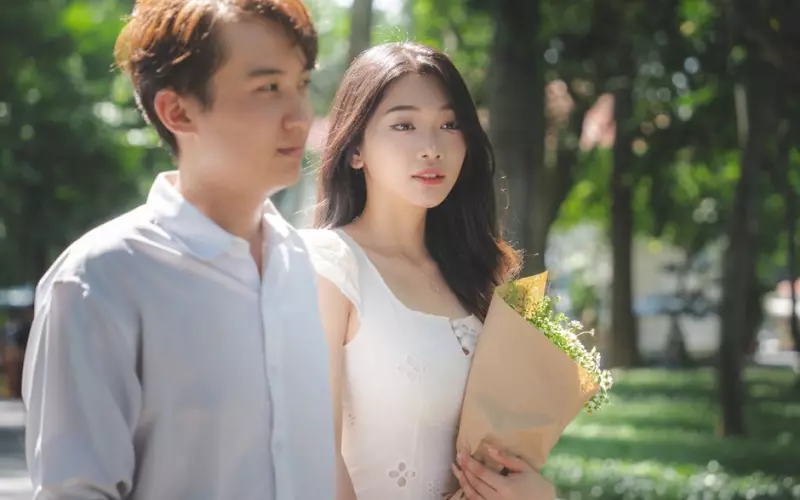 湖南37岁美女网恋42岁大叔(24岁小伙网恋42岁已婚女友)