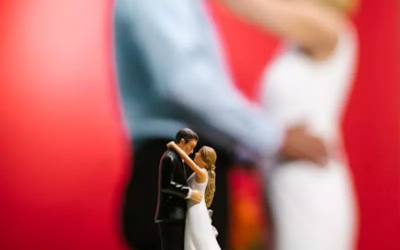 六旬大爷网恋28岁女友被骗(五旬大叔网恋3年被骗)