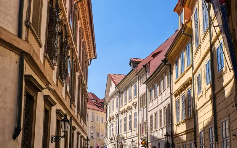 美貌小三街头被暴打，男人出轨的根本原因是什么？