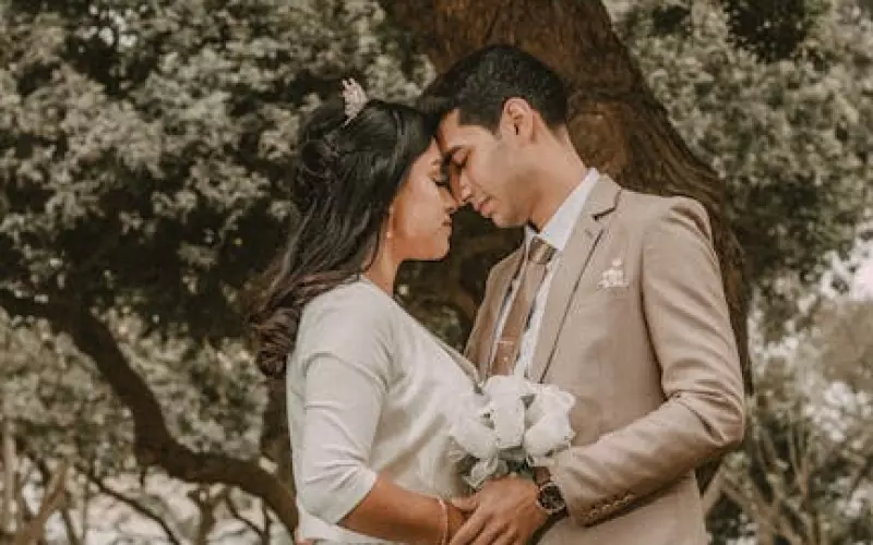 未婚男爱上有夫之妇的案例(嫁给意中人的小故事)