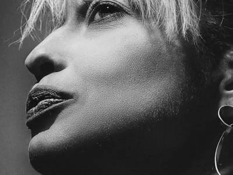 挽回前男友的几个小方法：前男友还爱你的表现