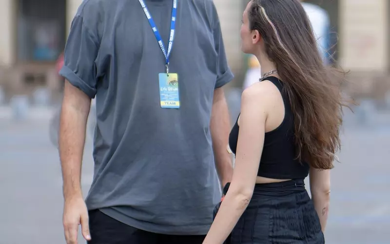 相亲女生说从朋友做起，你该怎么办？