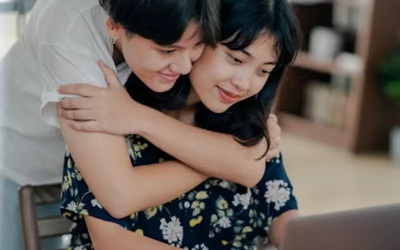 女生患癌症网恋(网恋男友照顾瘫痪女友)