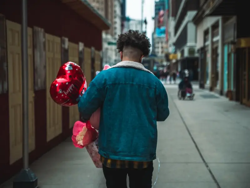 高效挽回男友的宝典：分手后男友还爱你的表现，挽回男友怎么做？