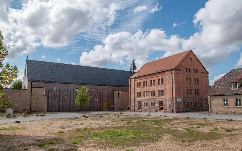 触摸不及的爱人，很苦也很甜