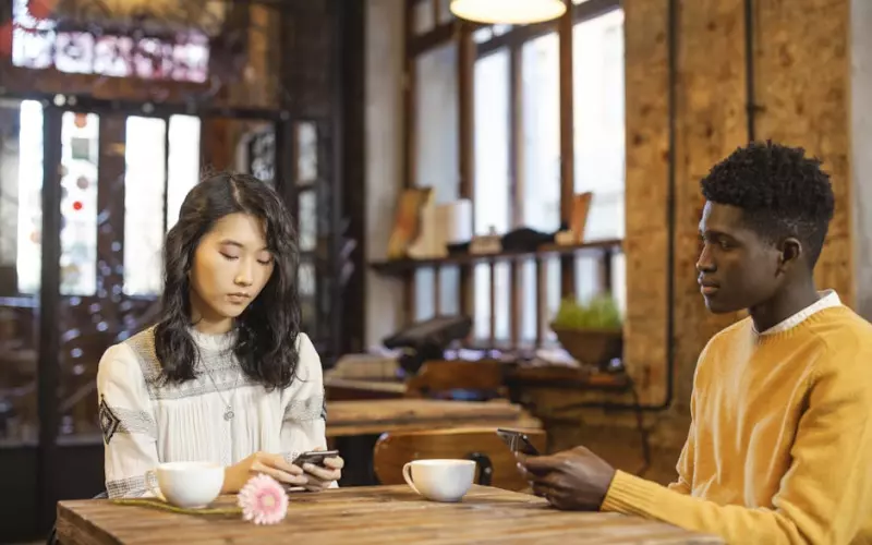 小伙和女孩网恋半年后奔现被嫌弃(男子网恋两年奔现发现有对象)