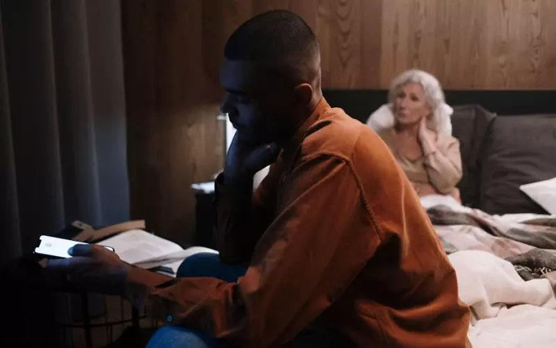 男子与女子网恋一年见面后崩溃(男子网恋奔现后发现对象已当外婆)