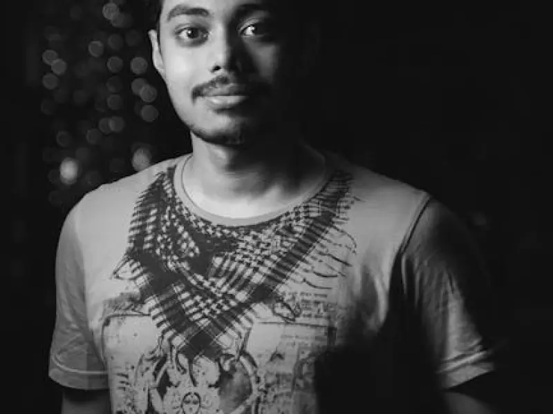 男人这三个“情不自禁”，是“装”不出来的，他很爱你！