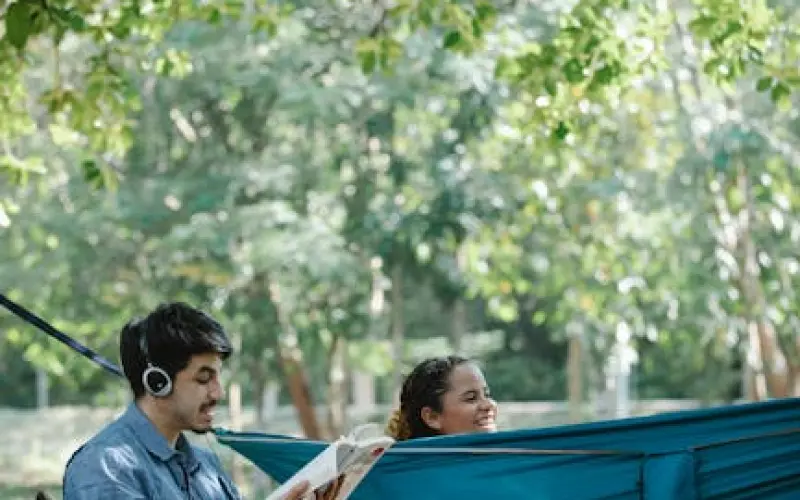 男子向网恋女友表白(男子和网恋女友第一次见面就结婚)