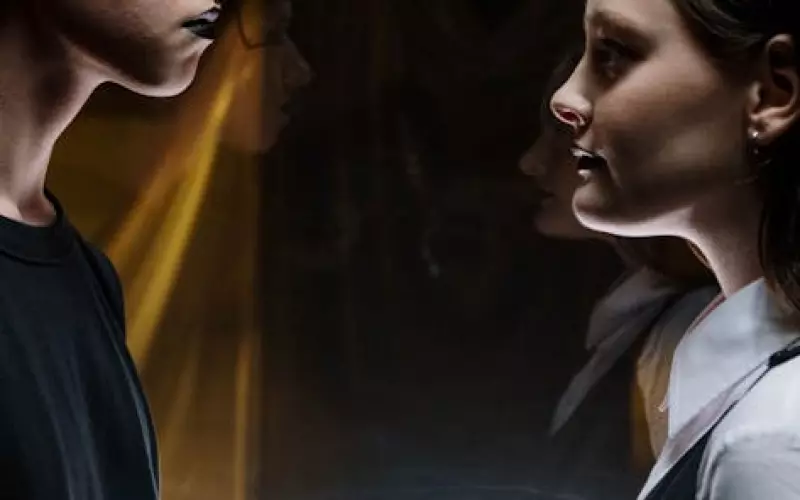 男人花心嘴上说爱你却和别人暧昧(男人和别人聊暧昧信息说明什么)