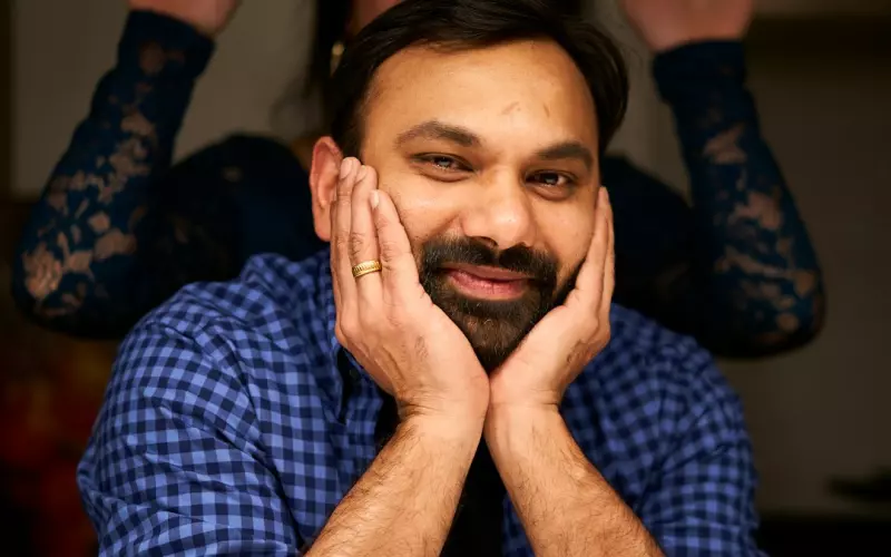 男子为网恋女友花32万见面后崩溃(男子网恋5年后见到女友傻眼)